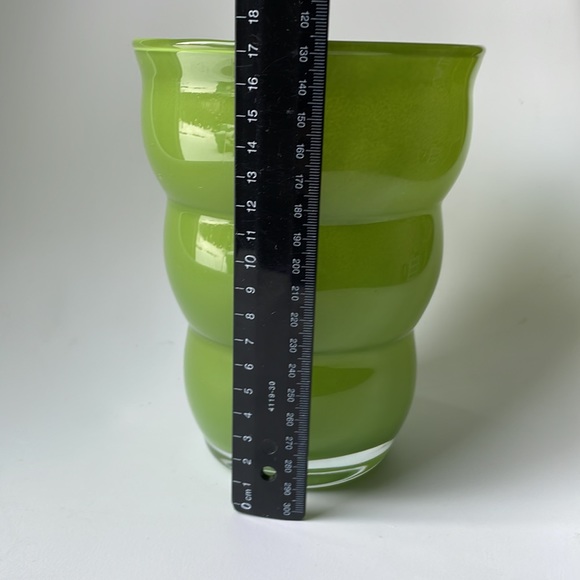 Two green glass vases - Picture 3 of 12